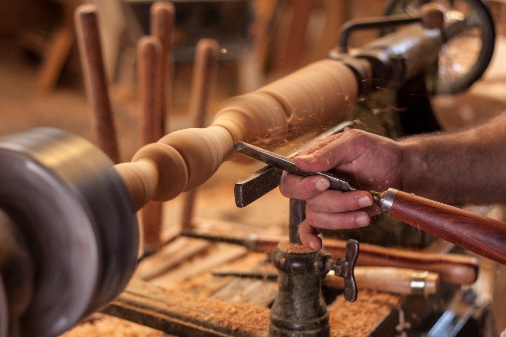 Lamp tunring on a lathe